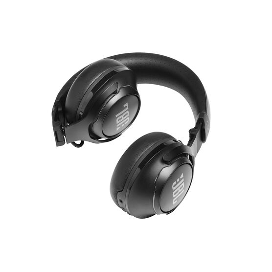 JBL Club 700BT - Black - Wireless on-ear headphones - Detailshot 4 JBL Club 700BT - Black - Wireless on-ear headphones - Detailshot 4